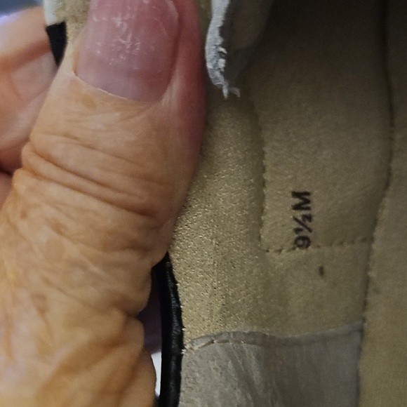 Vaneli White and Black Womens Leather Sneakers. 9.5 - Picture 5 of 12